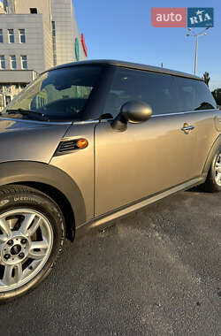 Хэтчбек MINI Cooper 2012 в 