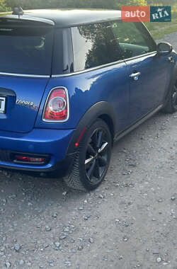 Хетчбек MINI Cooper 2013 в 