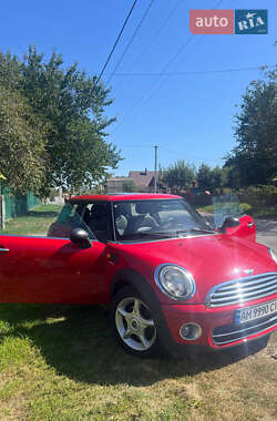 Хетчбек MINI Cooper 2010 в 