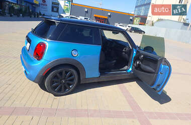 Хетчбек MINI Cooper 2015 в 