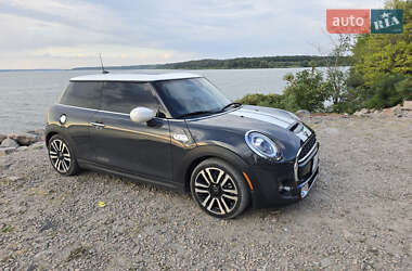 Хэтчбек MINI Cooper 2019 в 