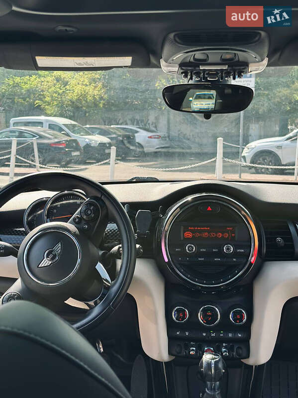 Хэтчбек MINI Cooper 2015 в Львове