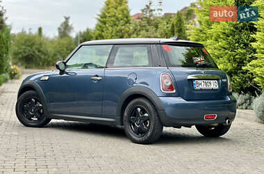 Хэтчбек MINI Cooper 2009 в 