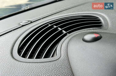 Хэтчбек MINI Cooper 2009 в 