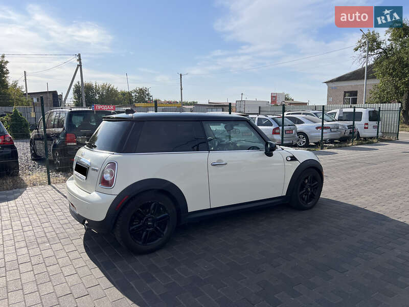 Хэтчбек MINI Cooper 2013 в Лубнах