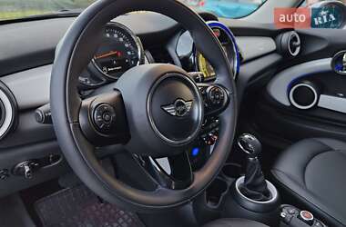 Хэтчбек MINI Cooper 2016 в 