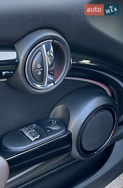 Хетчбек MINI Cooper 2016 в 