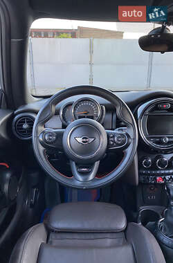 Хетчбек MINI Cooper 2016 в 