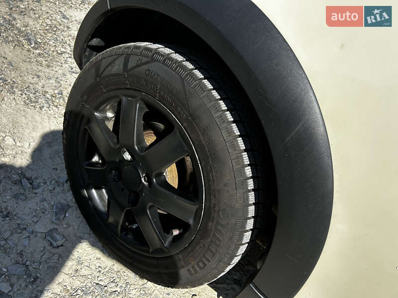Хэтчбек MINI Cooper 2004 в Полянице