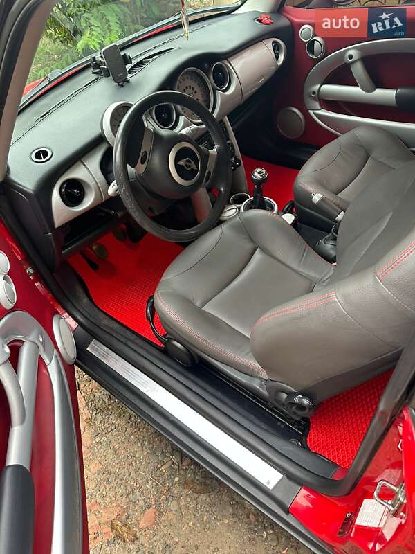 Хетчбек MINI Cooper 2001 в Чернівцях