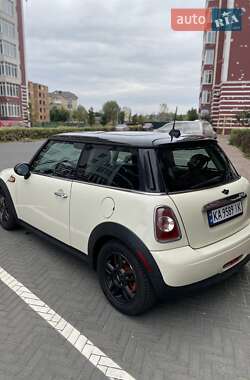 Хэтчбек MINI Cooper 2012 в 