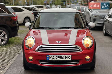 Хетчбек MINI Cooper 2010 в 