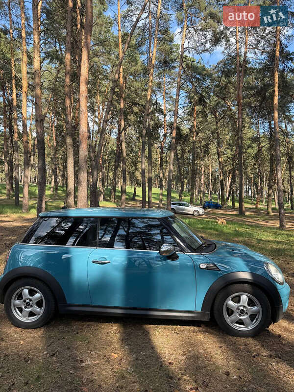 Хэтчбек MINI Cooper 2010 в Сумах