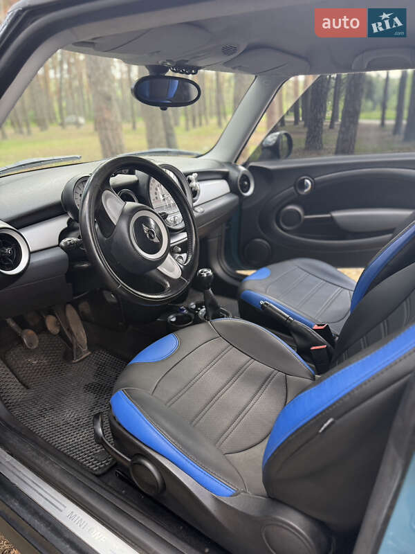 Хэтчбек MINI Cooper 2010 в Сумах