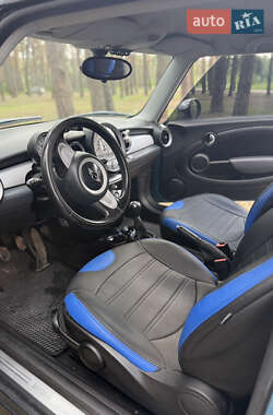 Хэтчбек MINI Cooper 2010 в 