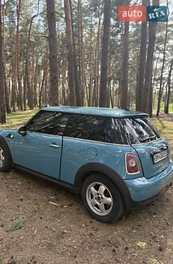 Хэтчбек MINI Cooper 2010 в 