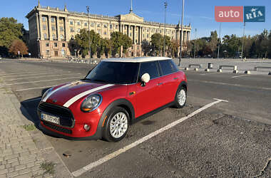 Хэтчбек MINI Cooper 2016 в 