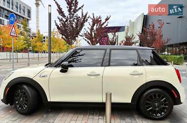 Хэтчбек MINI Cooper 2017 в 