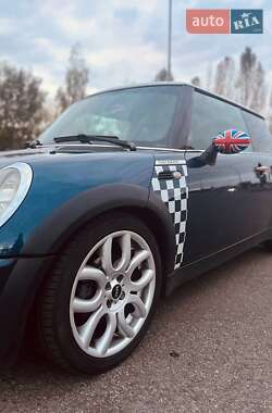 Хэтчбек MINI Cooper 2006 в 