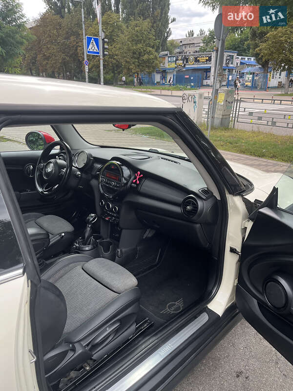 Хэтчбек MINI Cooper 2014 в Львове