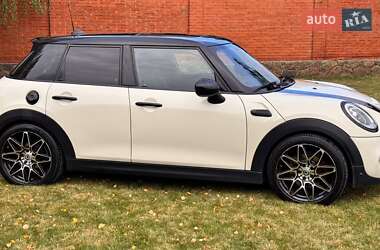 Хэтчбек MINI Cooper 2016 в 