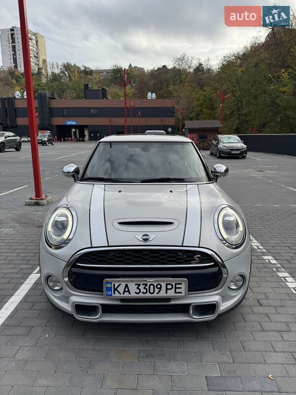 Хэтчбек MINI Cooper 2017 в Киеве фото Хэтчбек MINI Cooper 2017 в Киеве