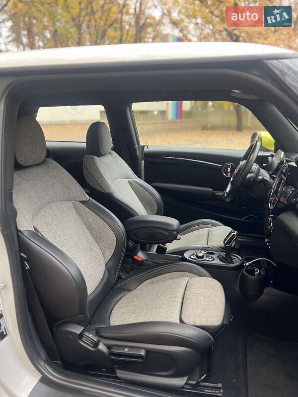 Хэтчбек MINI Cooper 2020 в Новомосковске