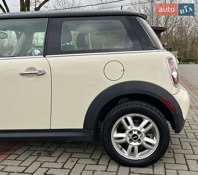 Хэтчбек MINI Cooper 2011 в Золочеве