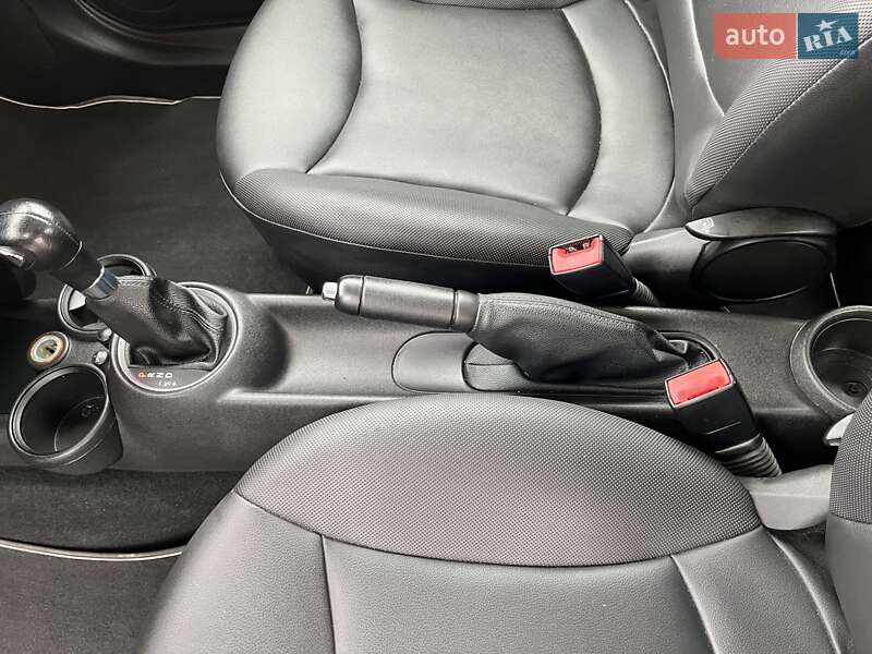 Хэтчбек MINI Cooper 2011 в Золочеве