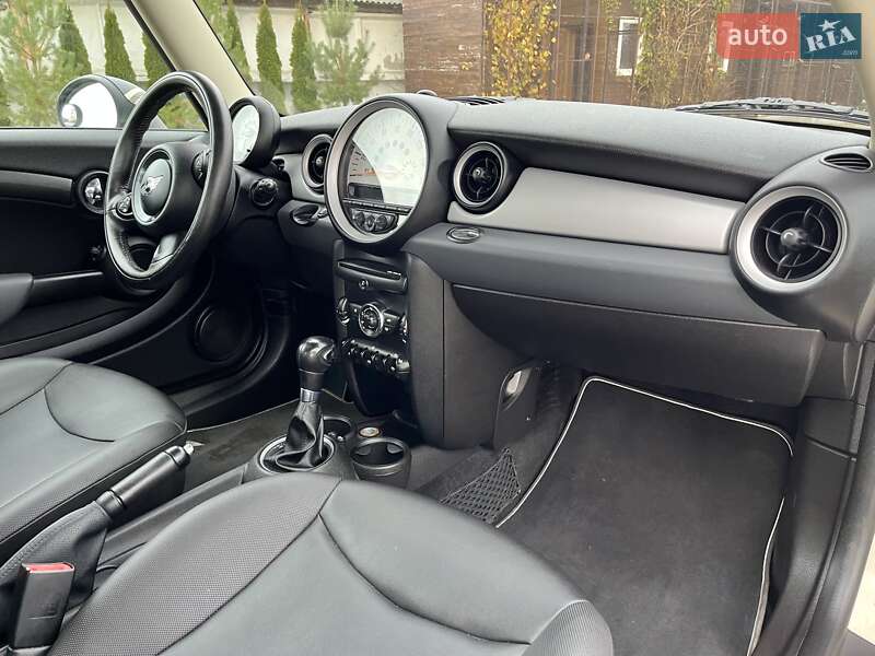 Хэтчбек MINI Cooper 2011 в Золочеве