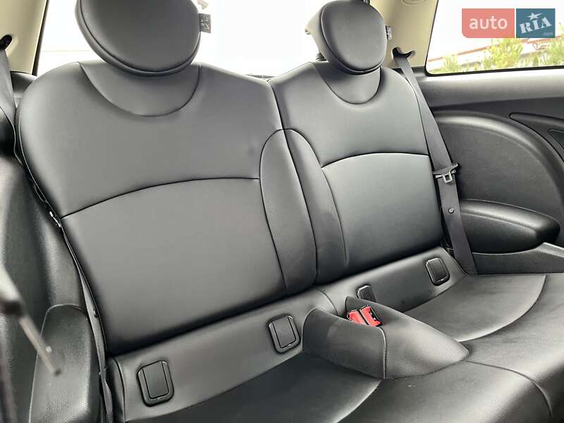 Хэтчбек MINI Cooper 2011 в Золочеве