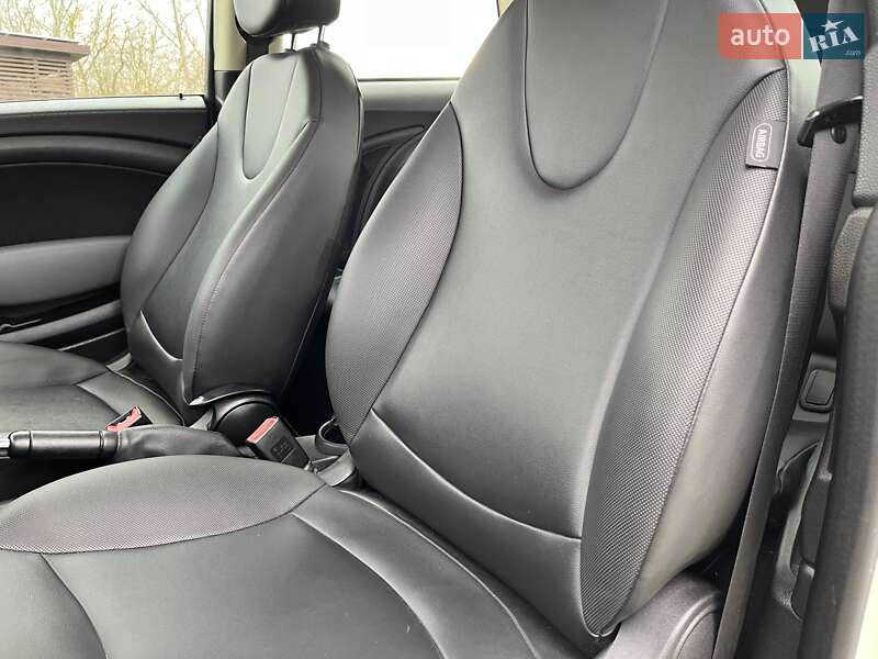 Хэтчбек MINI Cooper 2011 в Золочеве