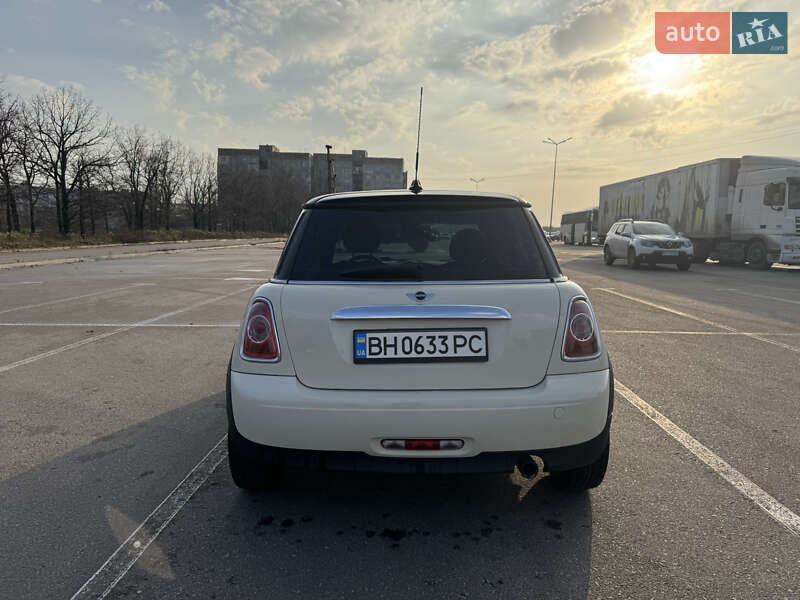 Хэтчбек MINI Cooper 2012 в Кропивницком фото 4 Хэтчбек MINI Cooper 2012 в Кропивницком