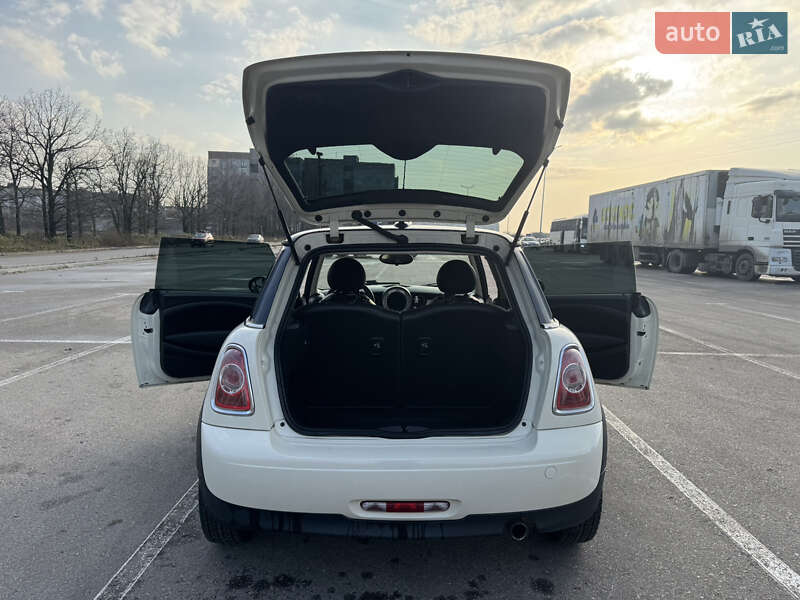 Хэтчбек MINI Cooper 2012 в Кропивницком фото 8 Хэтчбек MINI Cooper 2012 в Кропивницком