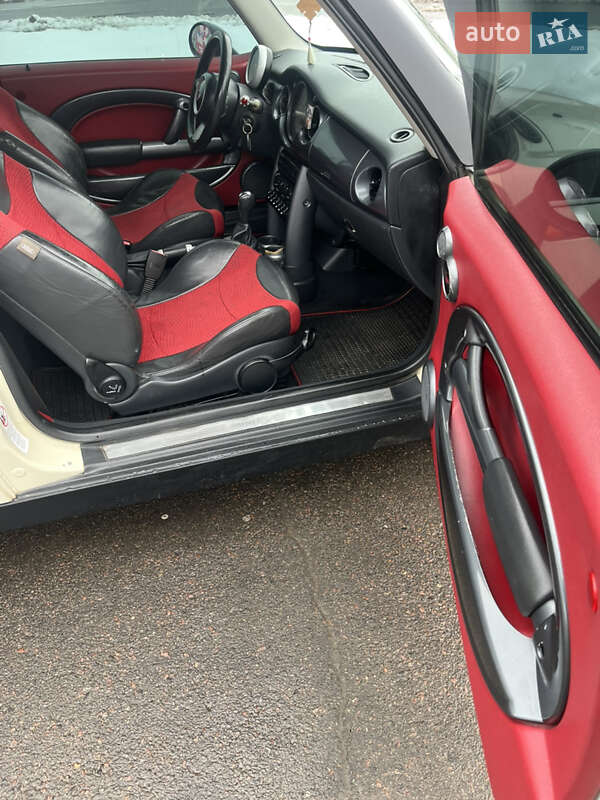Хэтчбек MINI Cooper 2004 в Городке