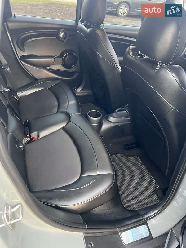 Хетчбек MINI Cooper 2016 в Броварах фото 13 Хетчбек MINI Cooper 2016 в Броварах