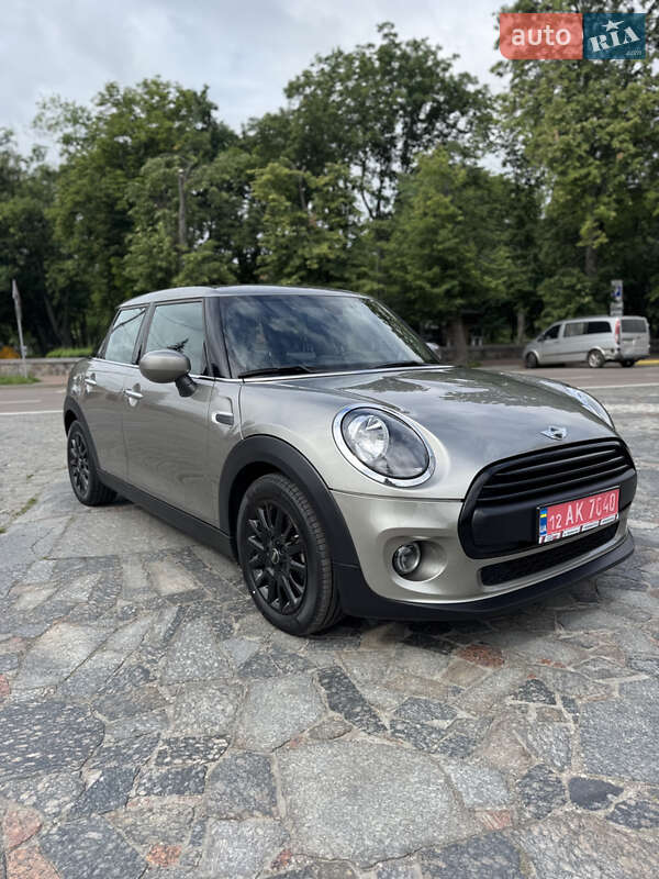 Хэтчбек MINI Cooper 2019 в Кременчуге фото Хэтчбек MINI Cooper 2019 в Кременчуге