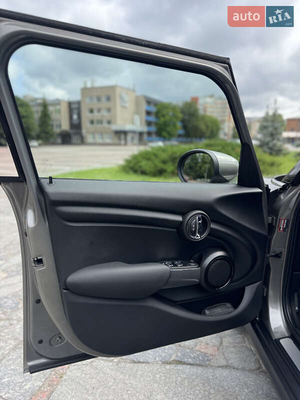 Хэтчбек MINI Cooper 2019 в Кременчуге фото 14 Хэтчбек MINI Cooper 2019 в Кременчуге