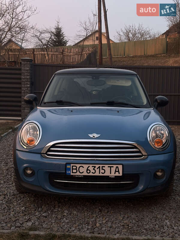 Хэтчбек MINI Cooper 2012 в Львове