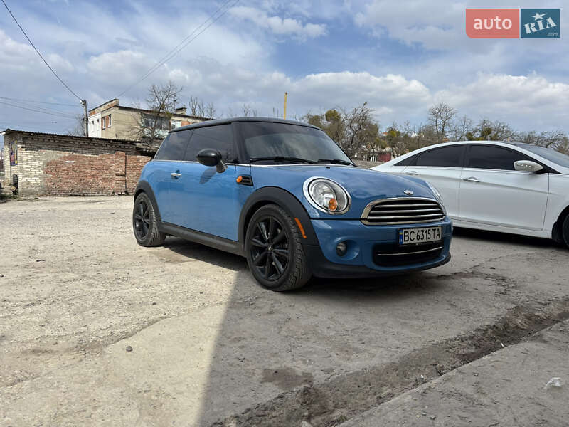 Хэтчбек MINI Cooper 2012 в Львове