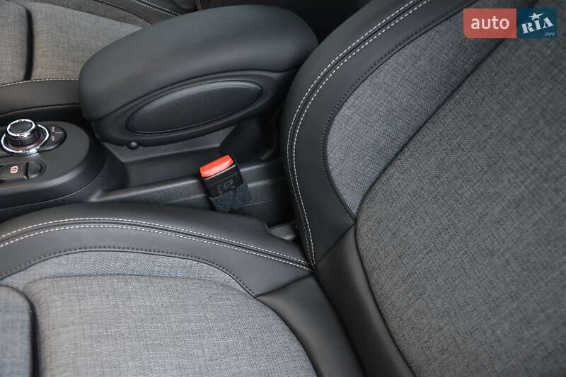 Хэтчбек MINI Cooper 2023 в Киеве