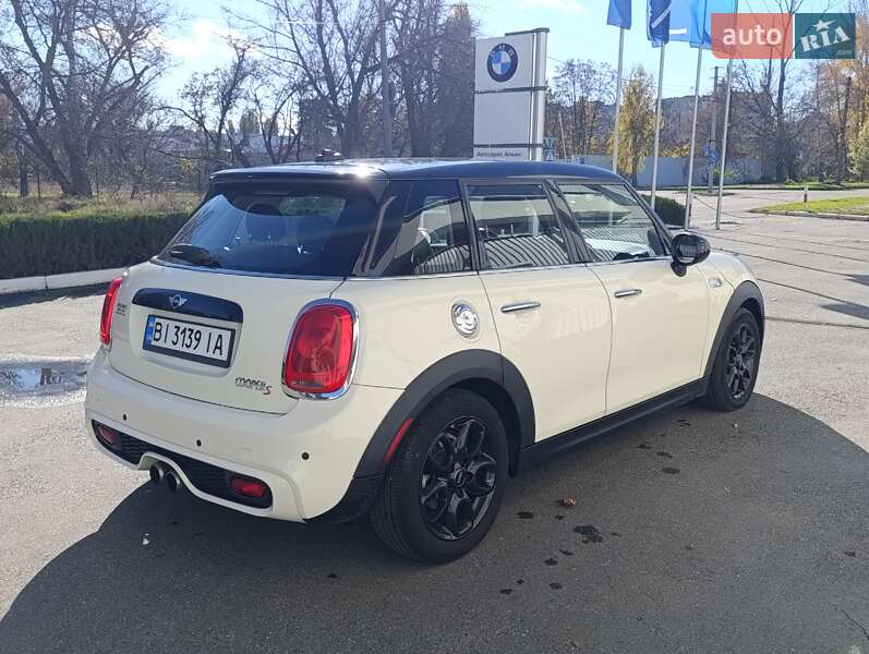 Хэтчбек MINI Cooper 2015 в Кременчуге фото 4 Хэтчбек MINI Cooper 2015 в Кременчуге