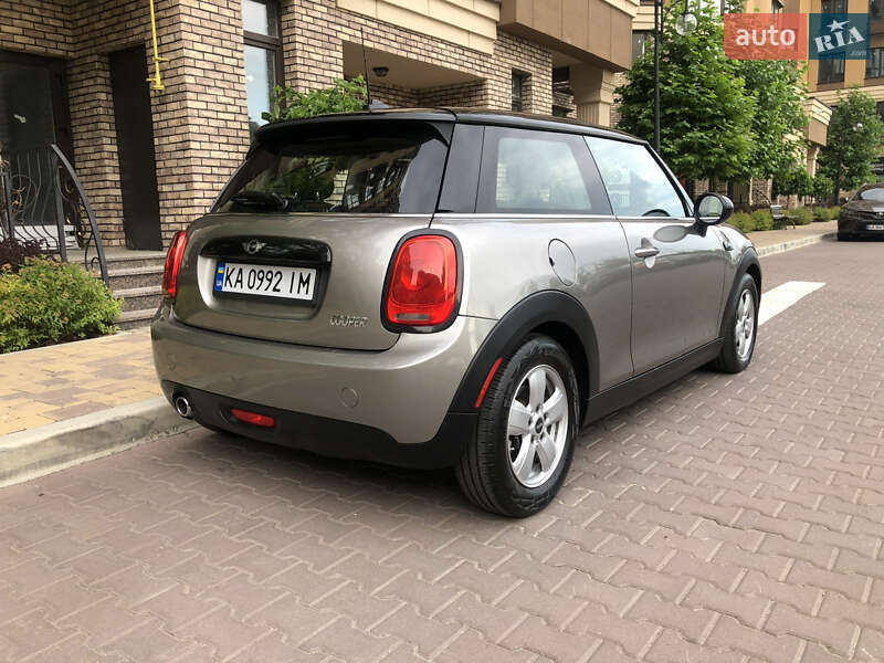 Хэтчбек MINI Cooper 2016 в Киеве