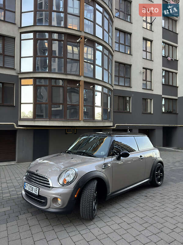 Хэтчбек MINI Cooper 2012 в Ивано-Франковске