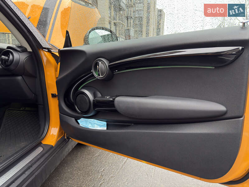 Хэтчбек MINI Cooper 2016 в Киеве