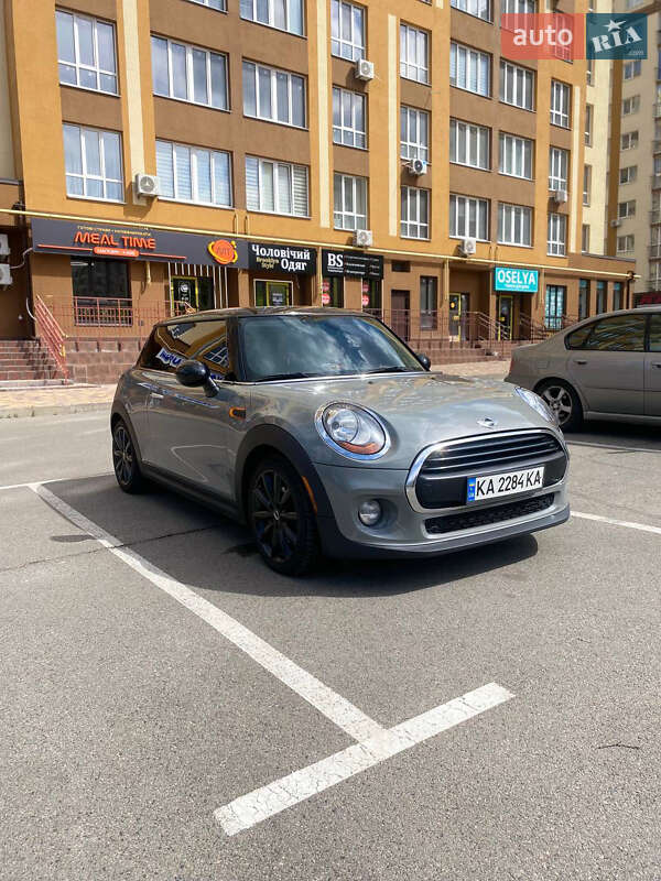 Хэтчбек MINI Cooper 2015 в Петропавловской Борщаговке