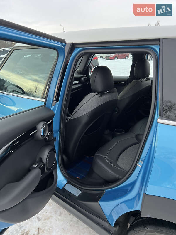 Хэтчбек MINI Cooper 2017 в Черкассах