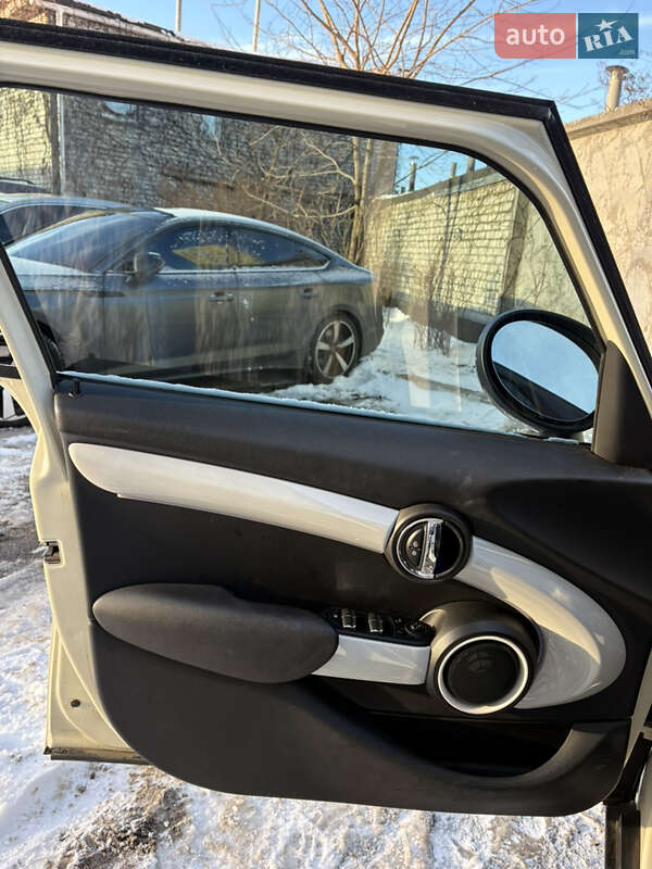 Хэтчбек MINI Cooper 2015 в Киеве