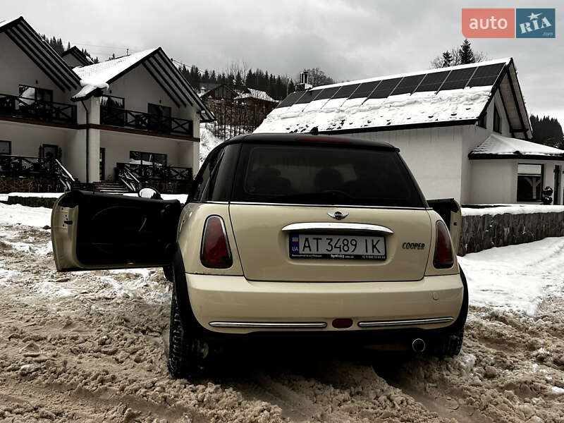 Хетчбек MINI Cooper 2004 в Поляниці