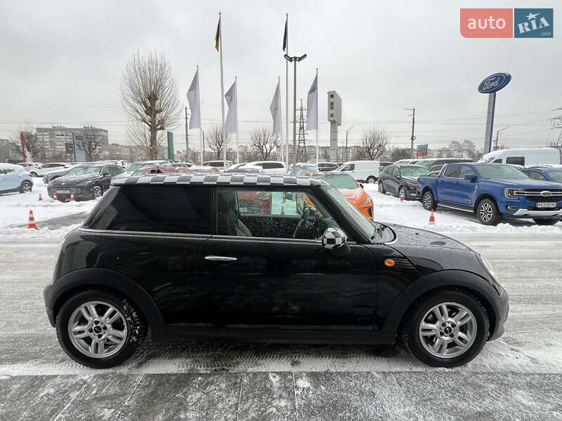 Хэтчбек MINI Cooper 2010 в Киеве